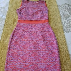 Lace bodycon midi, contast block waist.